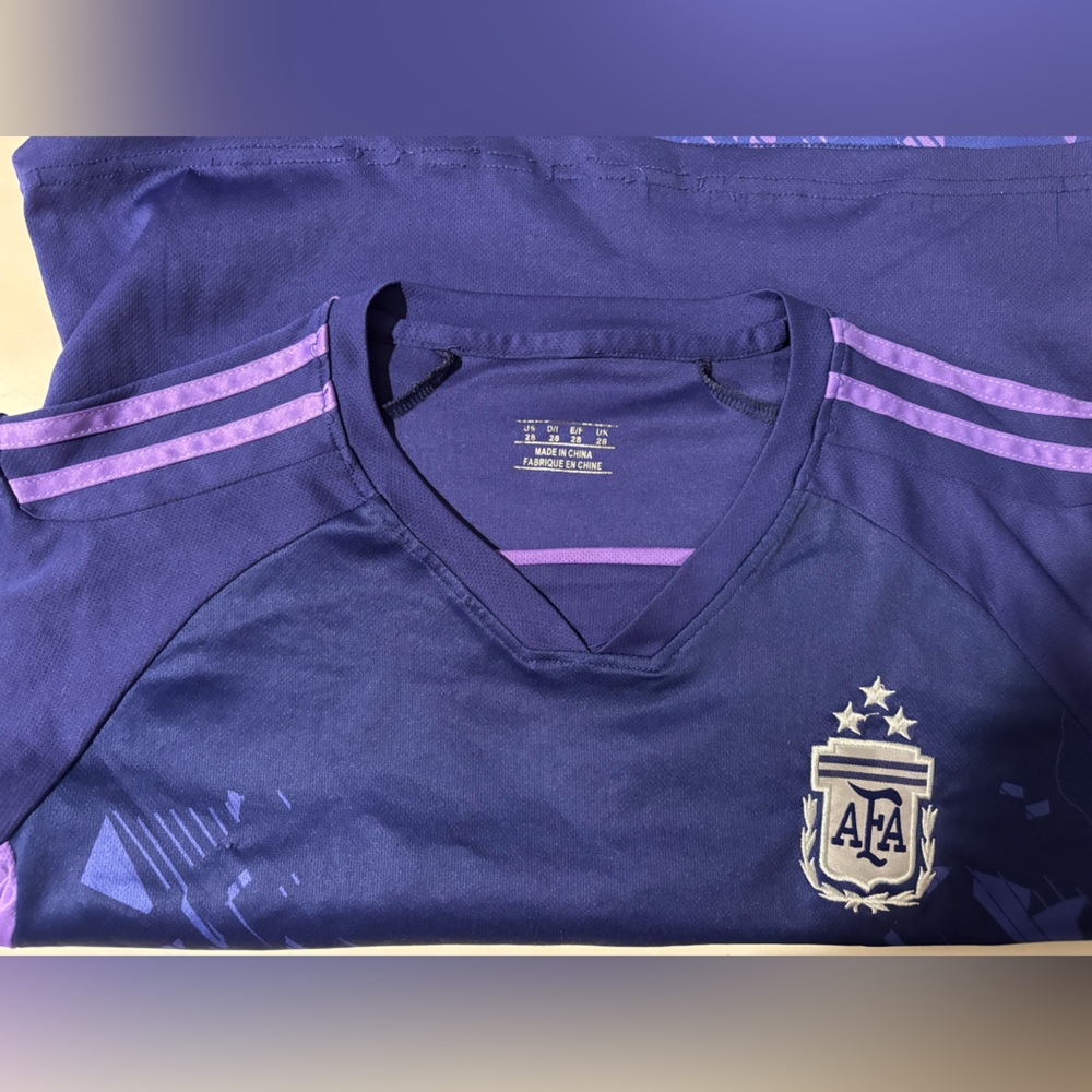 Youth Messi Size 28 or Size L.